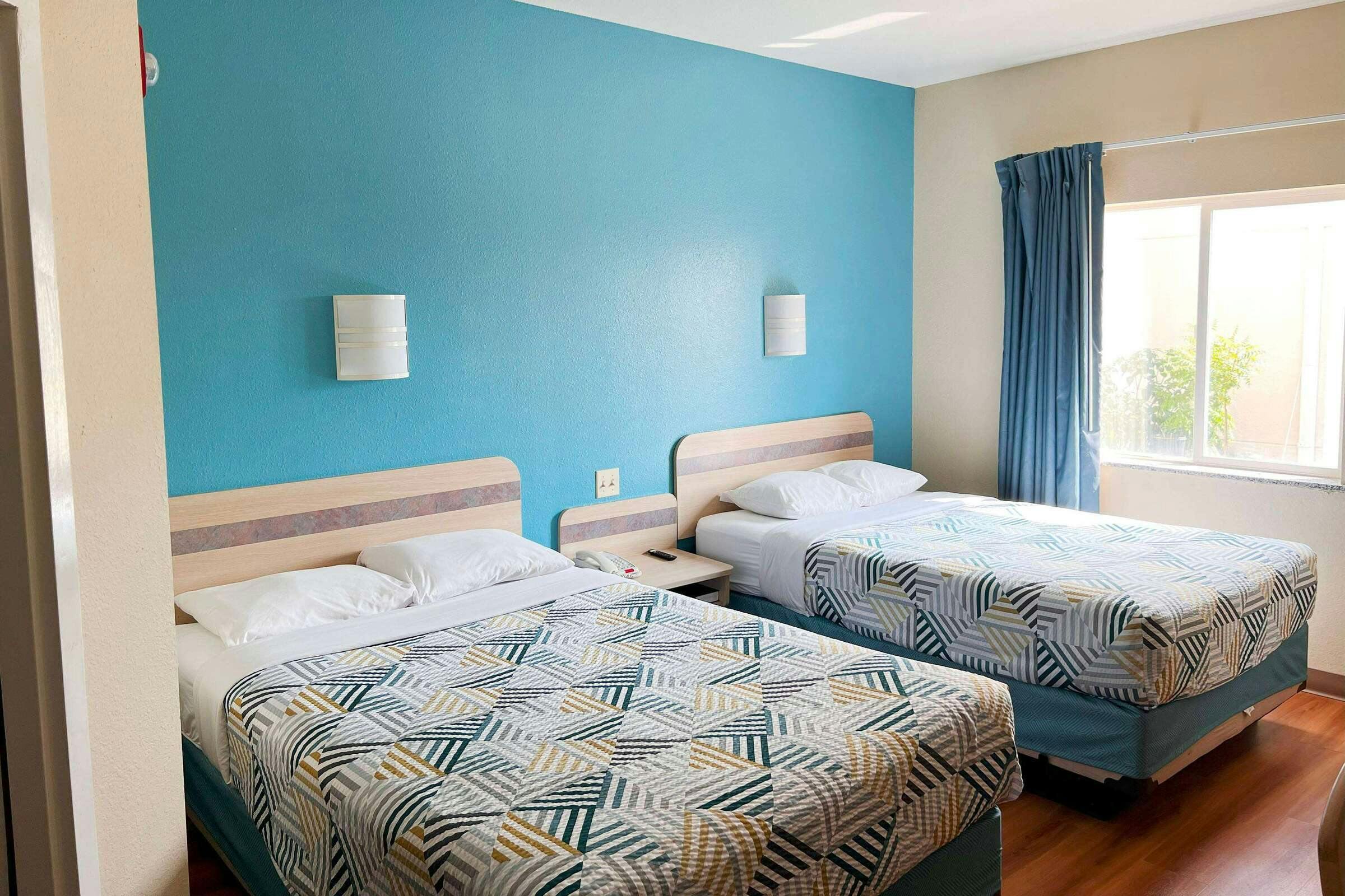 Hotel Baymont Kingdom City photo 2
