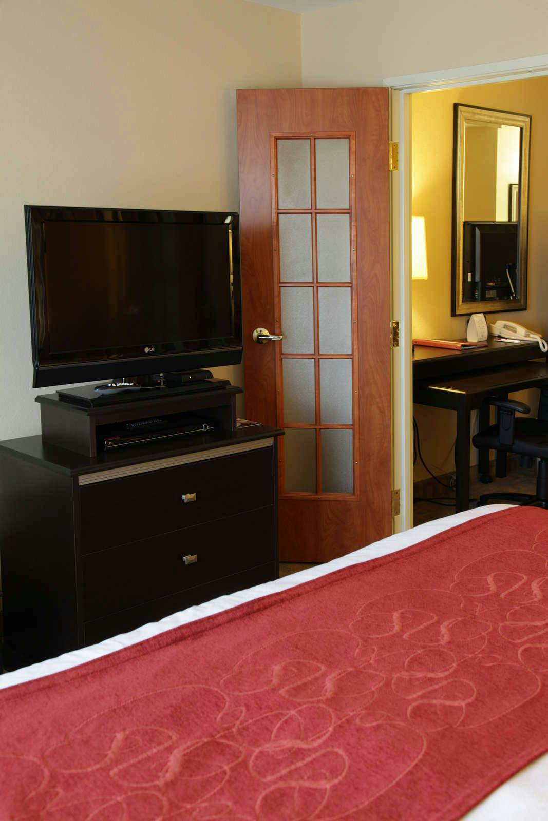 Hotel Comfort Suites Denver Tech Center photo 4