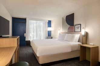 Hotel Spark by Hilton Sarasota Siesta Key Gateway photo 1