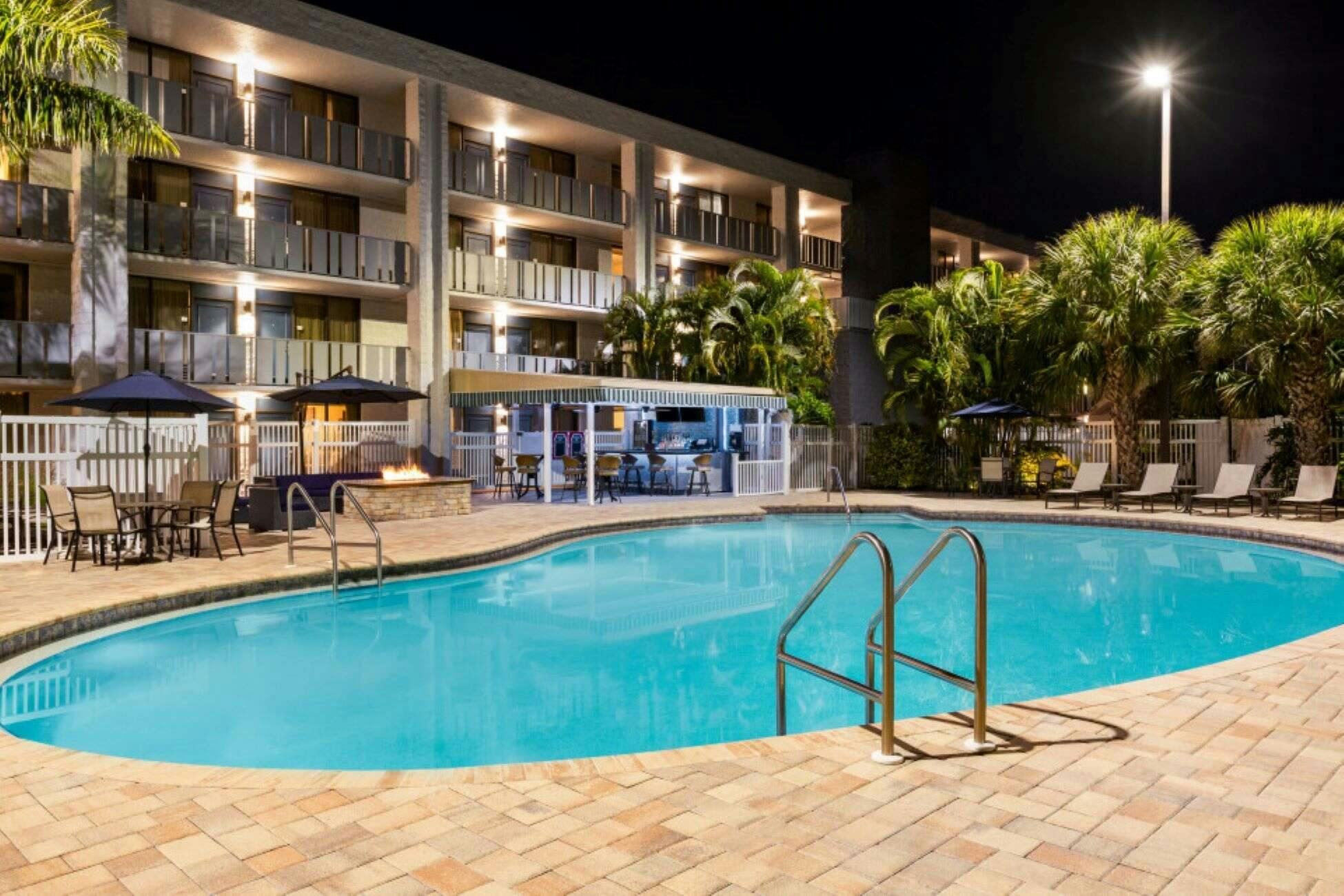 Hotel Spark by Hilton Sarasota Siesta Key Gateway photo 5