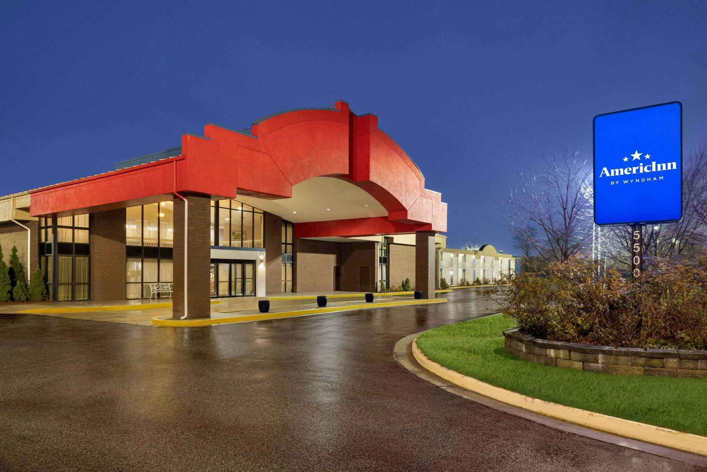 Hotel AmericInn by Wyndham Grand Rapids Airport North photo 1