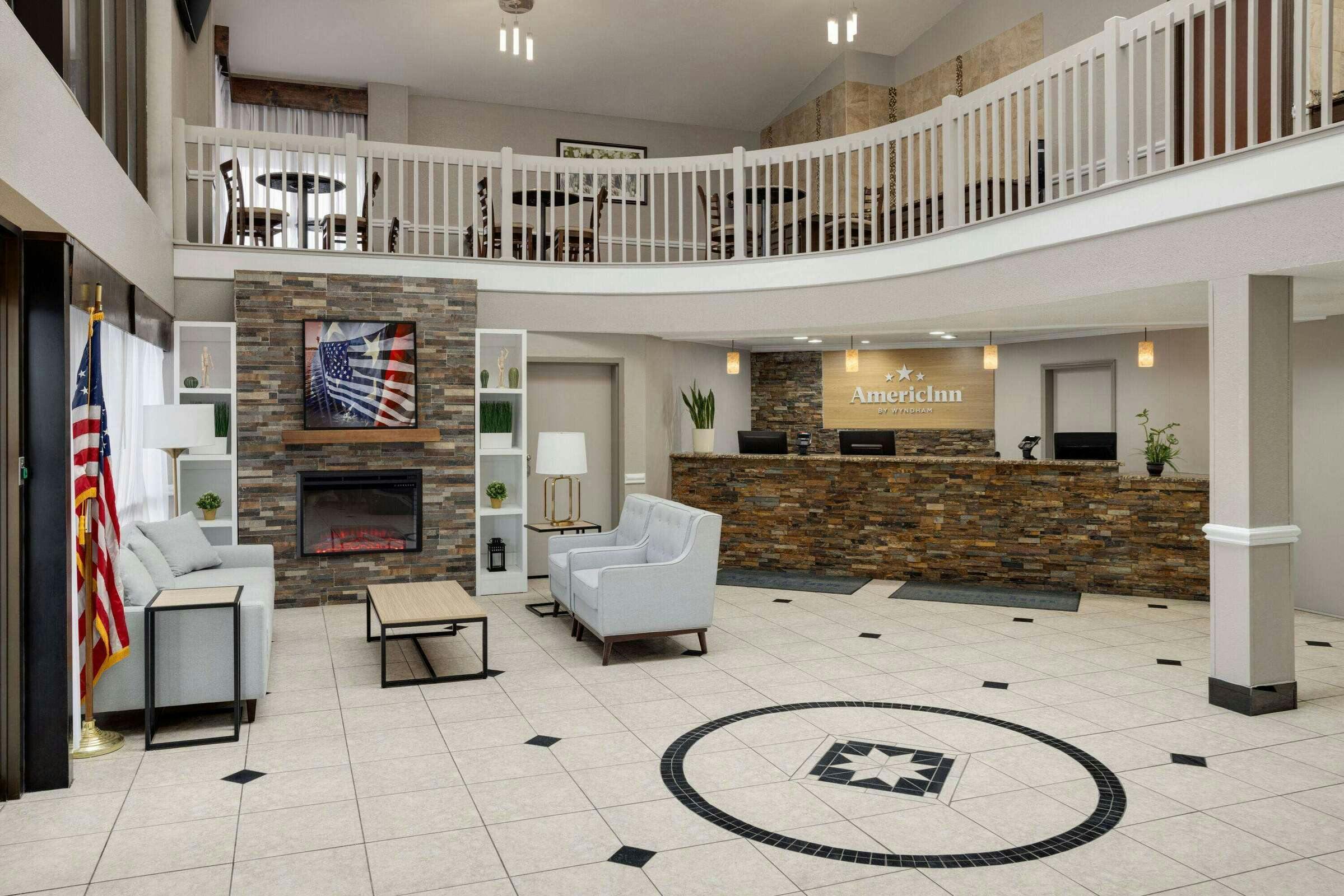 Hotel AmericInn by Wyndham Grand Rapids Airport North photo 2