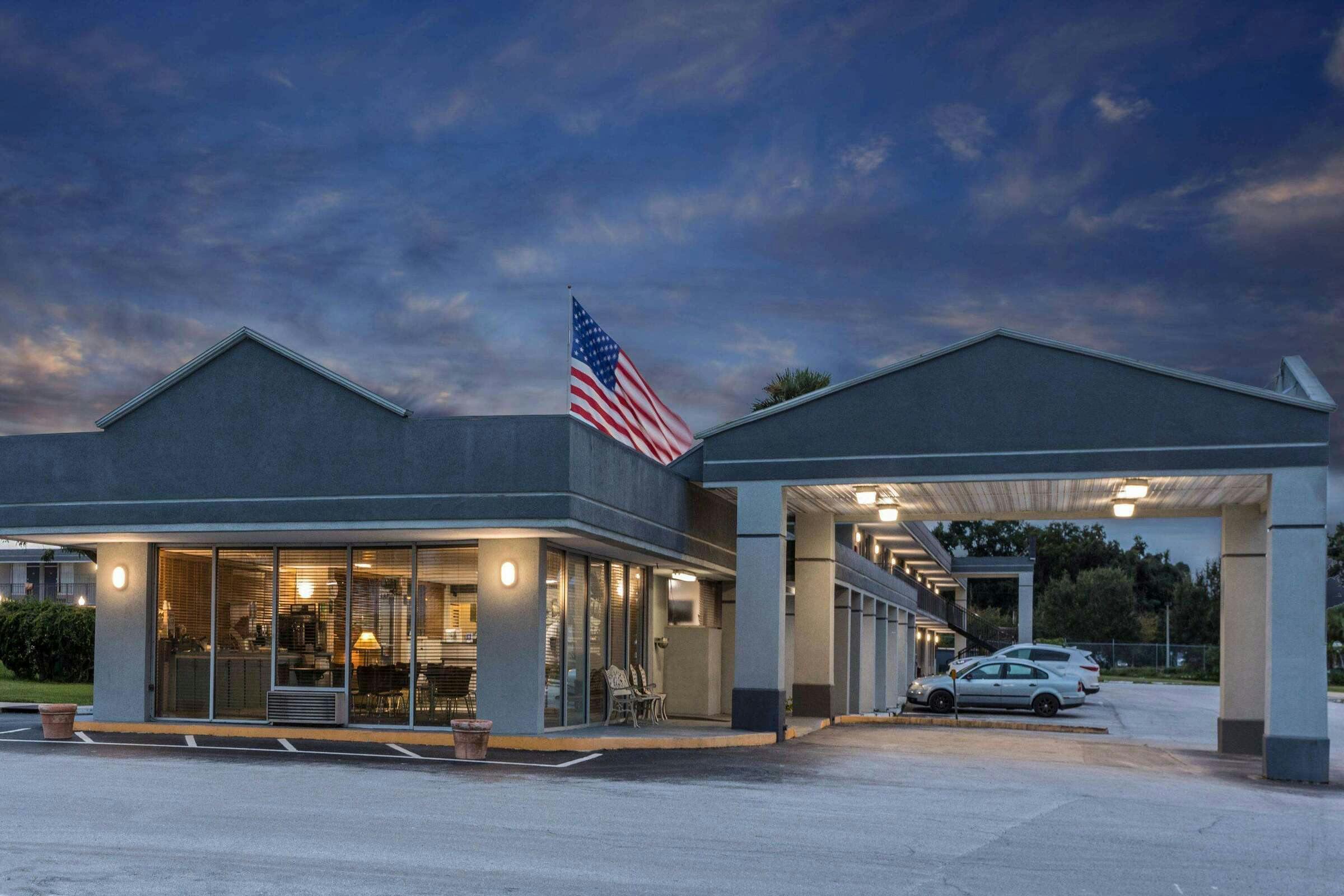 Hotel Super 8 Ocala I-75 photo 1
