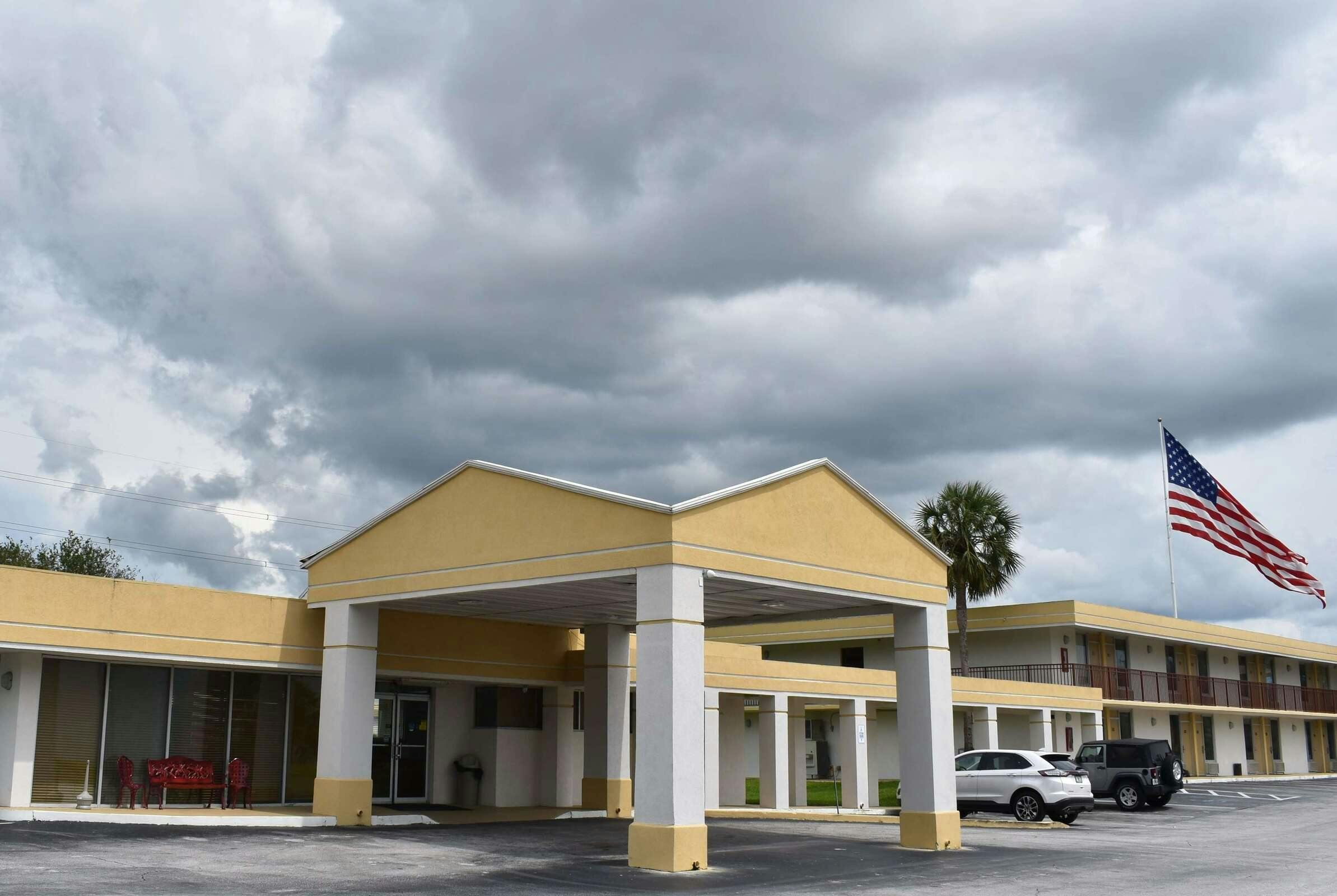 Hotel Super 8 Ocala I-75 photo 3