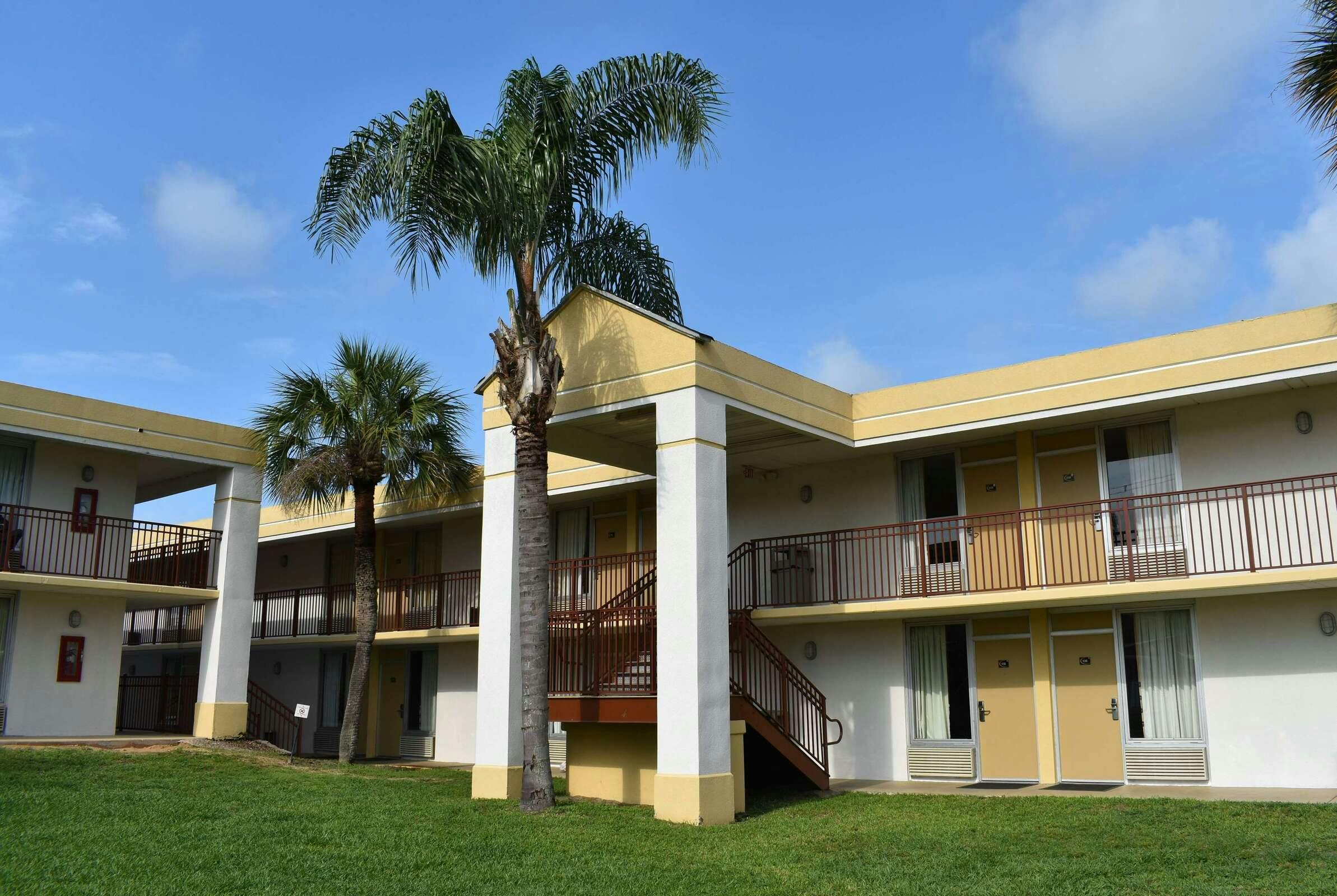 Hotel Super 8 Ocala I-75 photo 4