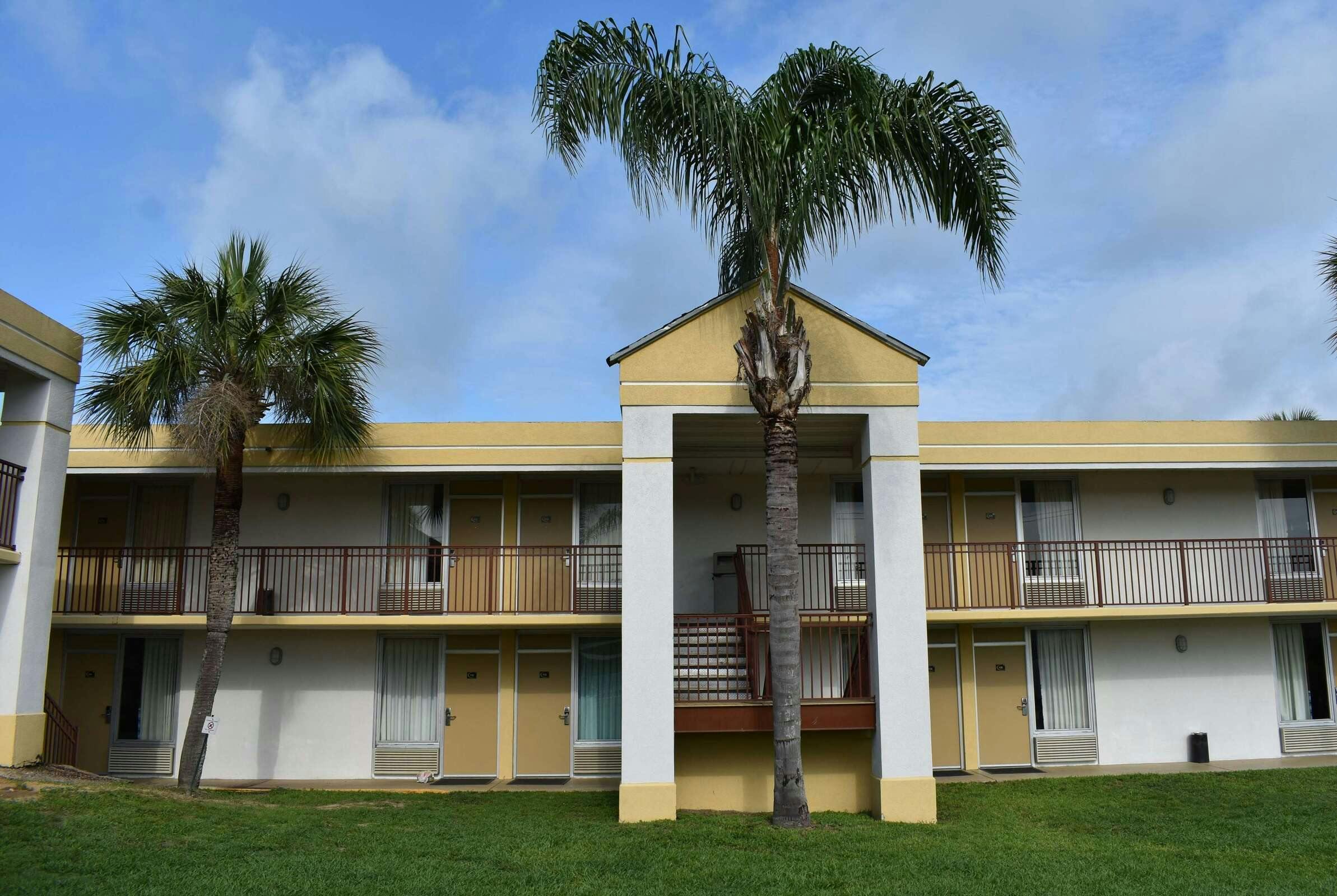 Hotel Super 8 Ocala I-75 photo 5
