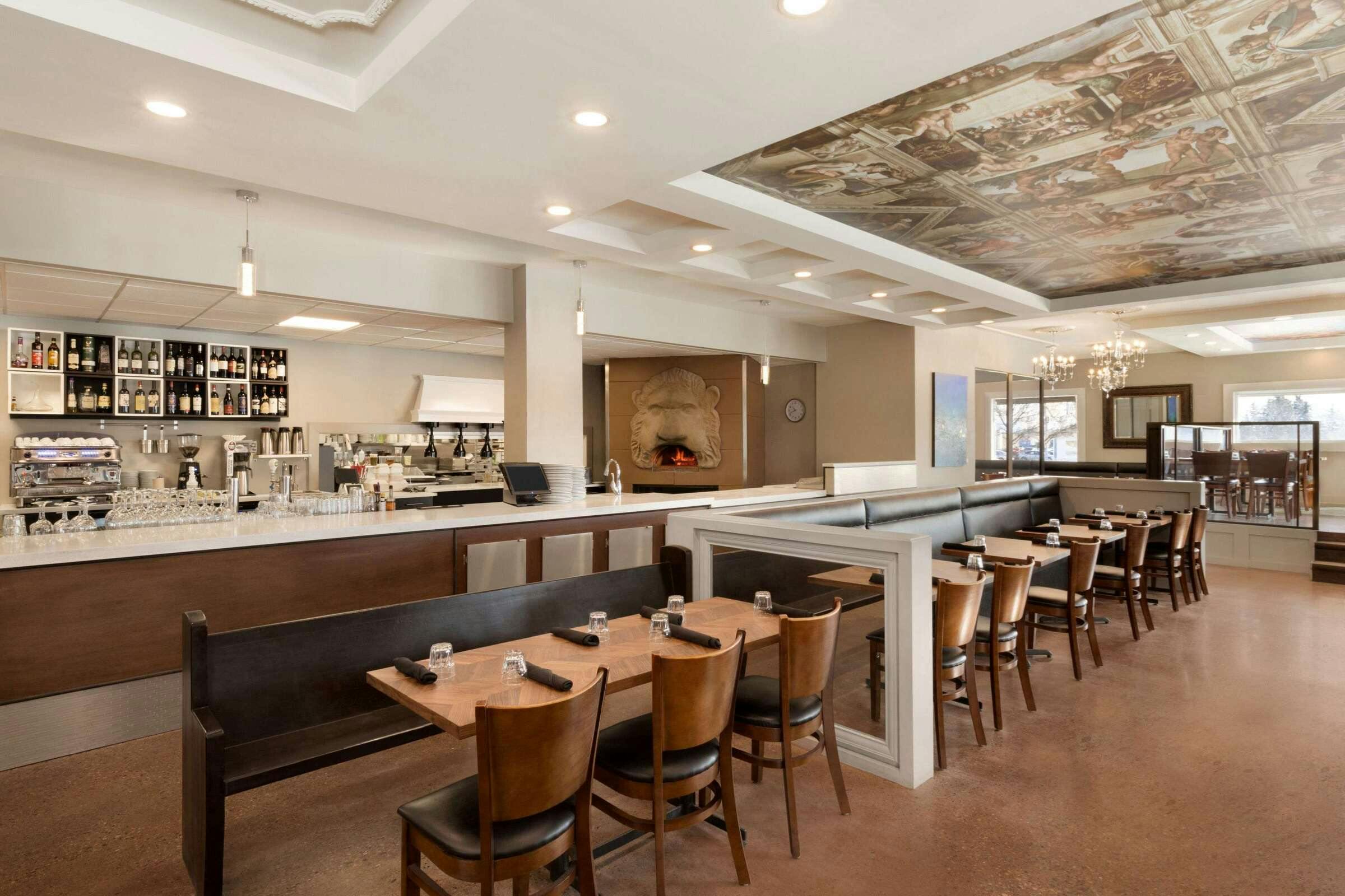 Hotel Travelodge by Wyndham Edmonton South photo 2