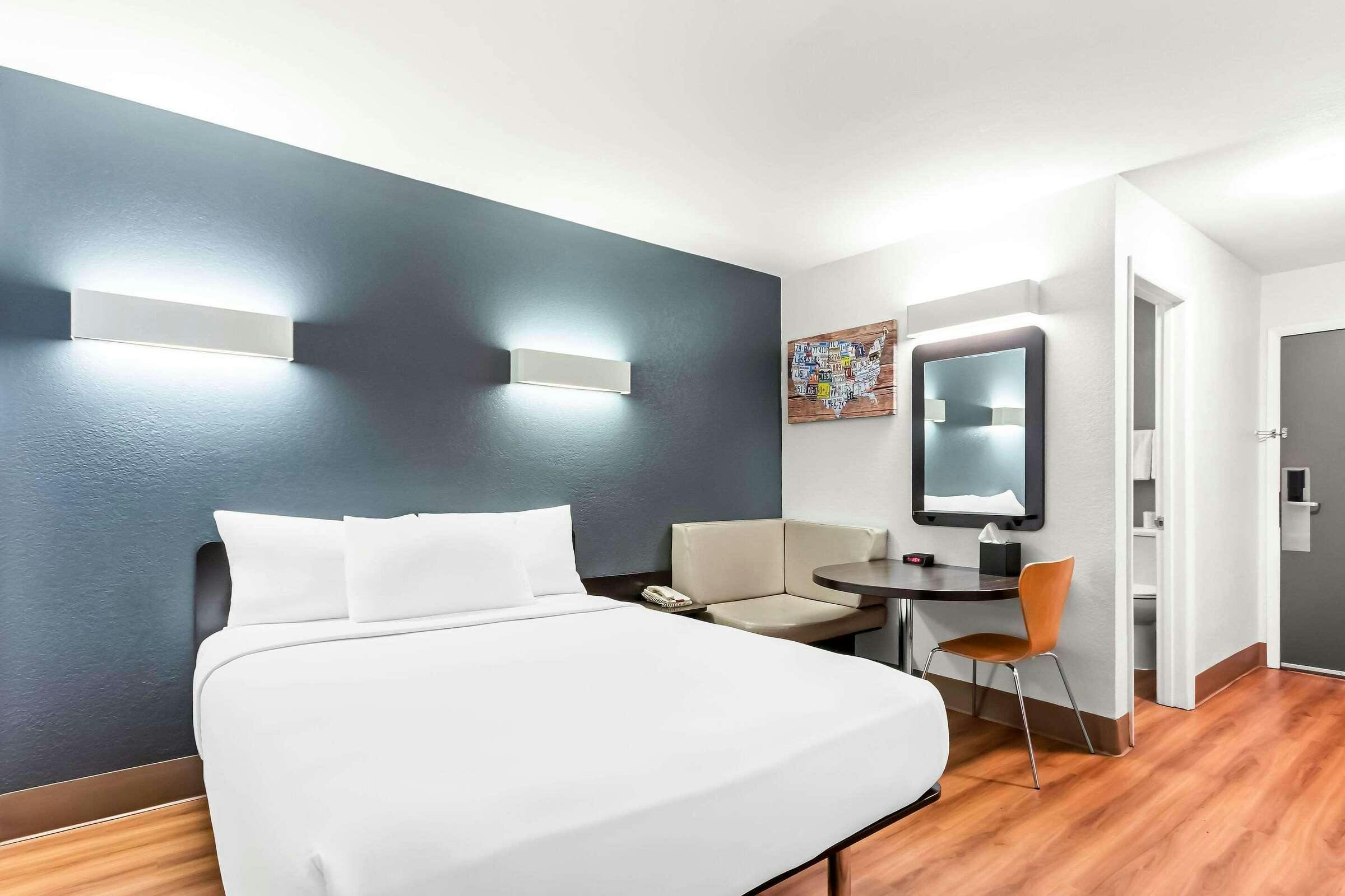 Hotel Econo Lodge Idaho Falls, ID photo 2