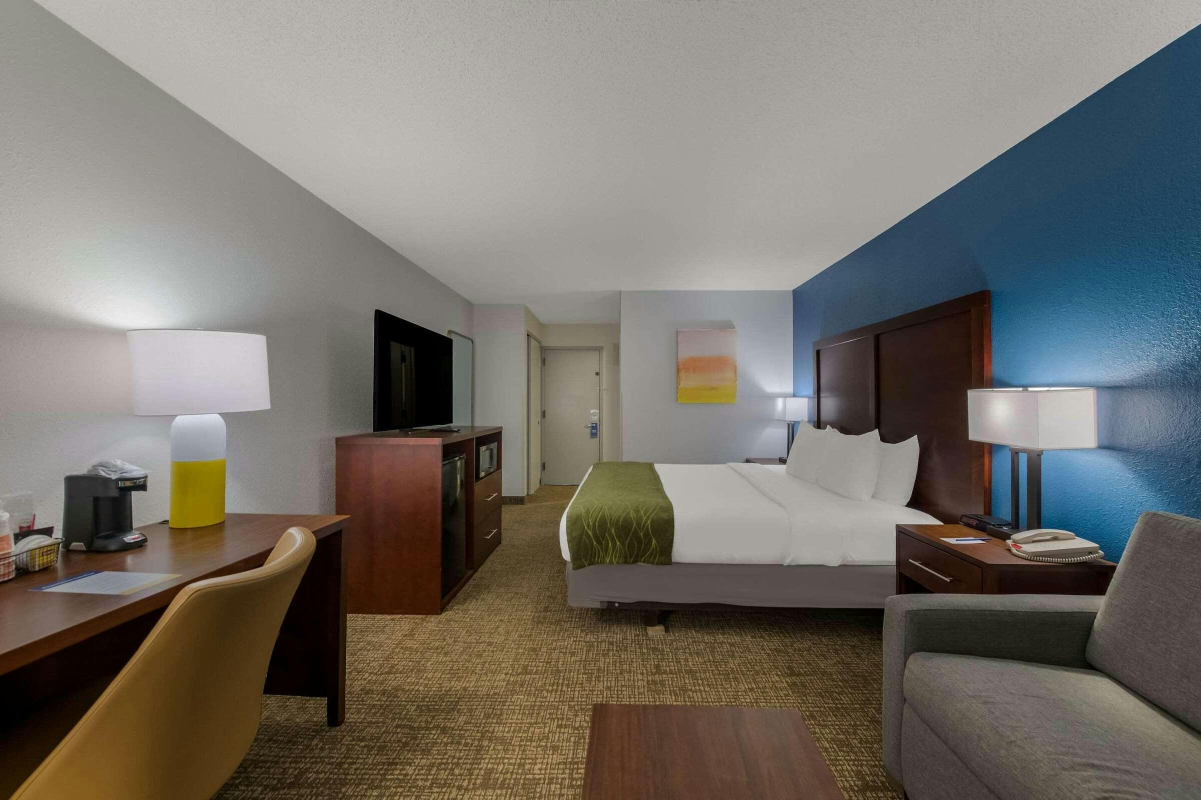 Hotel Comfort Inn Newport News - Hampton I-64 photo 1