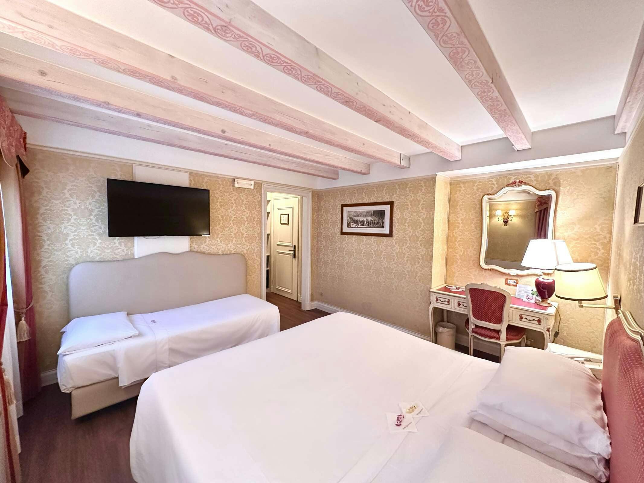 Hotel Hotel Antiche Figure photo 5