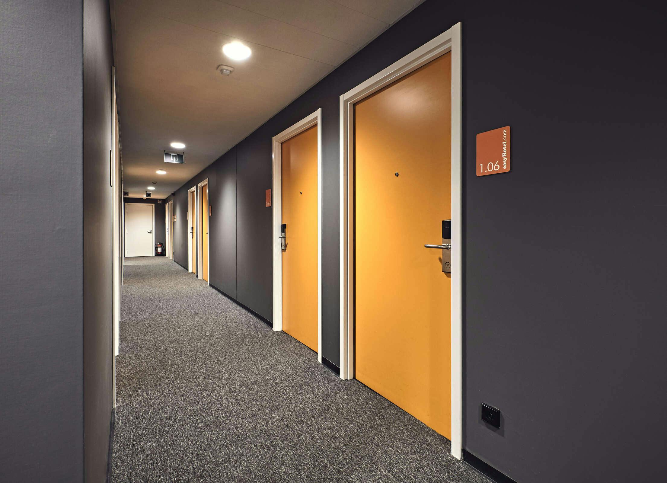 Hotel easyHotel Brussels City Center photo 4