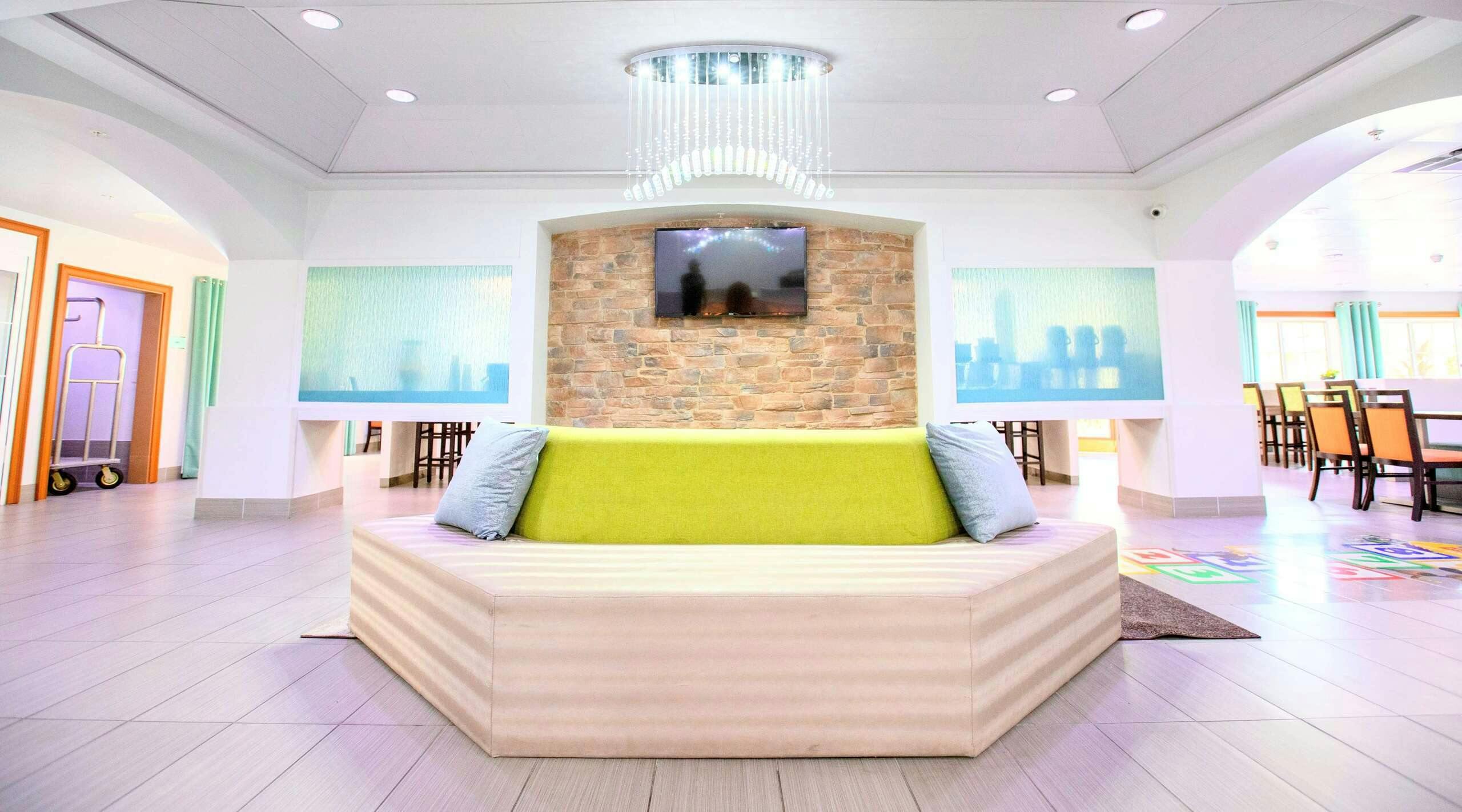 Hotel Best Western Plus Kissimmee Lake Buena Vista South Inn & Suites photo 2