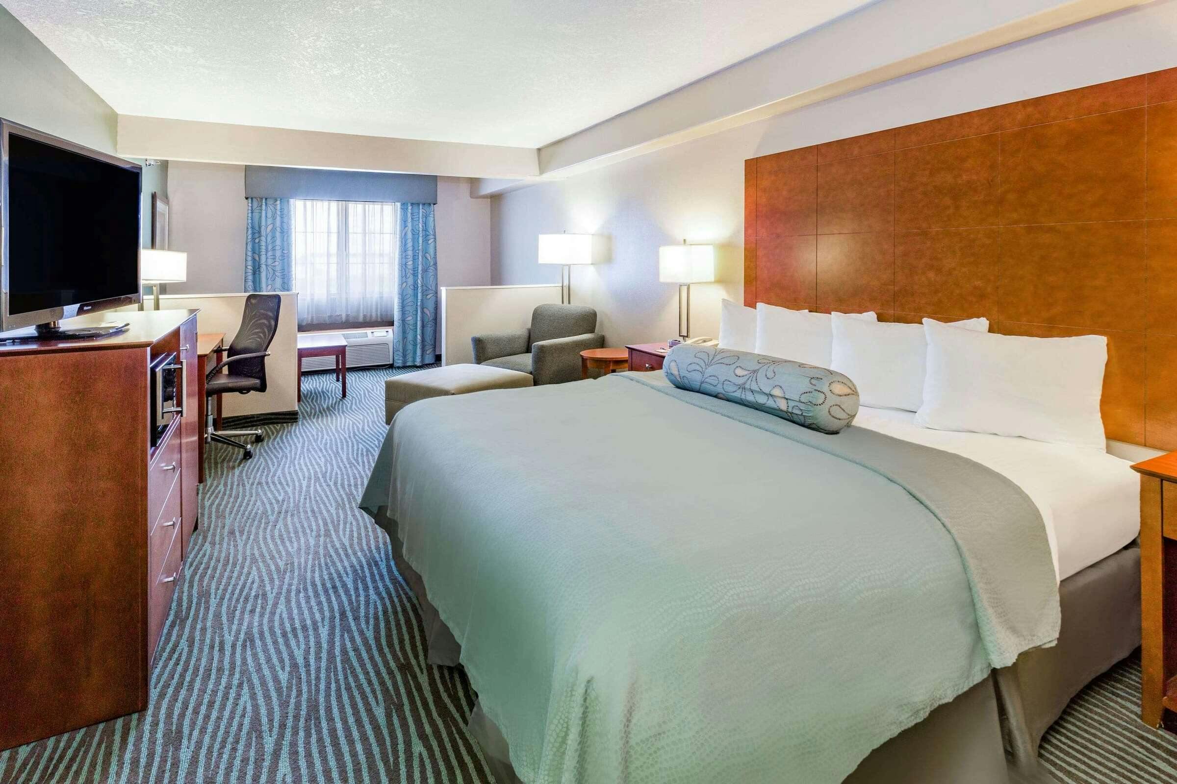 AmericInn DSM