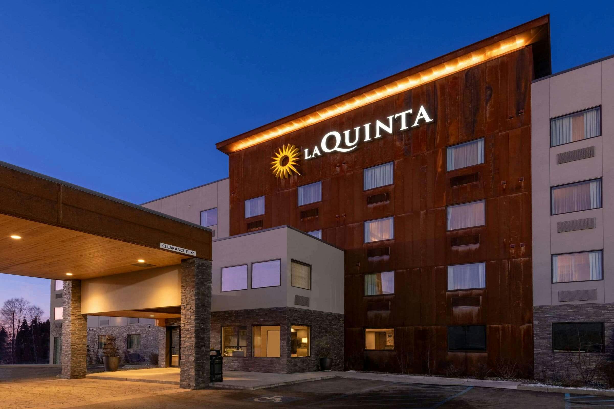 La Quinta Inn & Suites by Wyndham Anchorage Airport