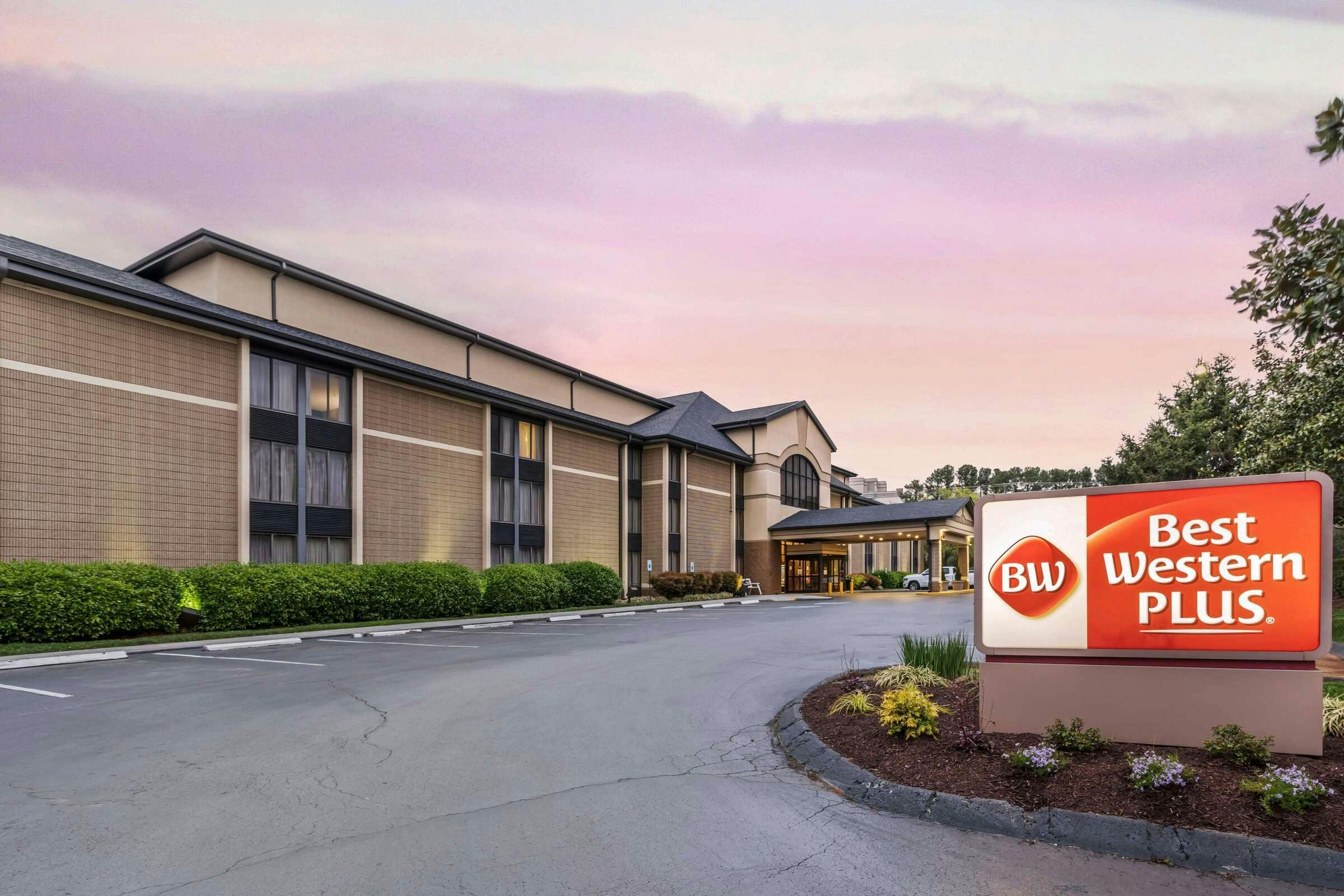 Best Western Plus Cedar Bluff Inn