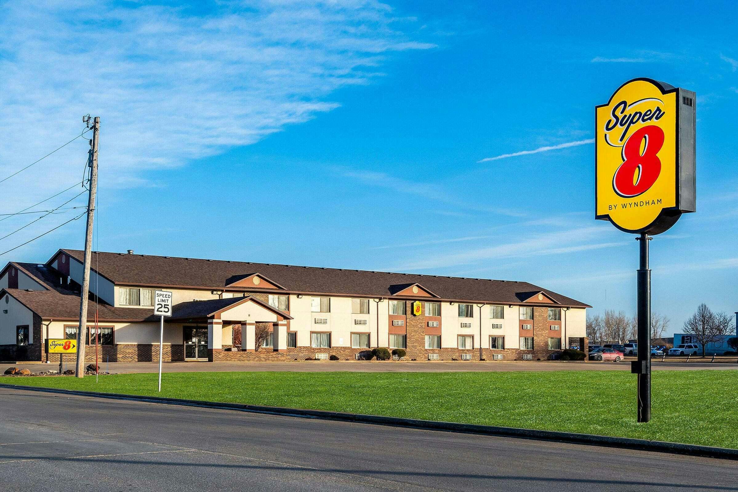 Super 8 by Wyndham Oelwein