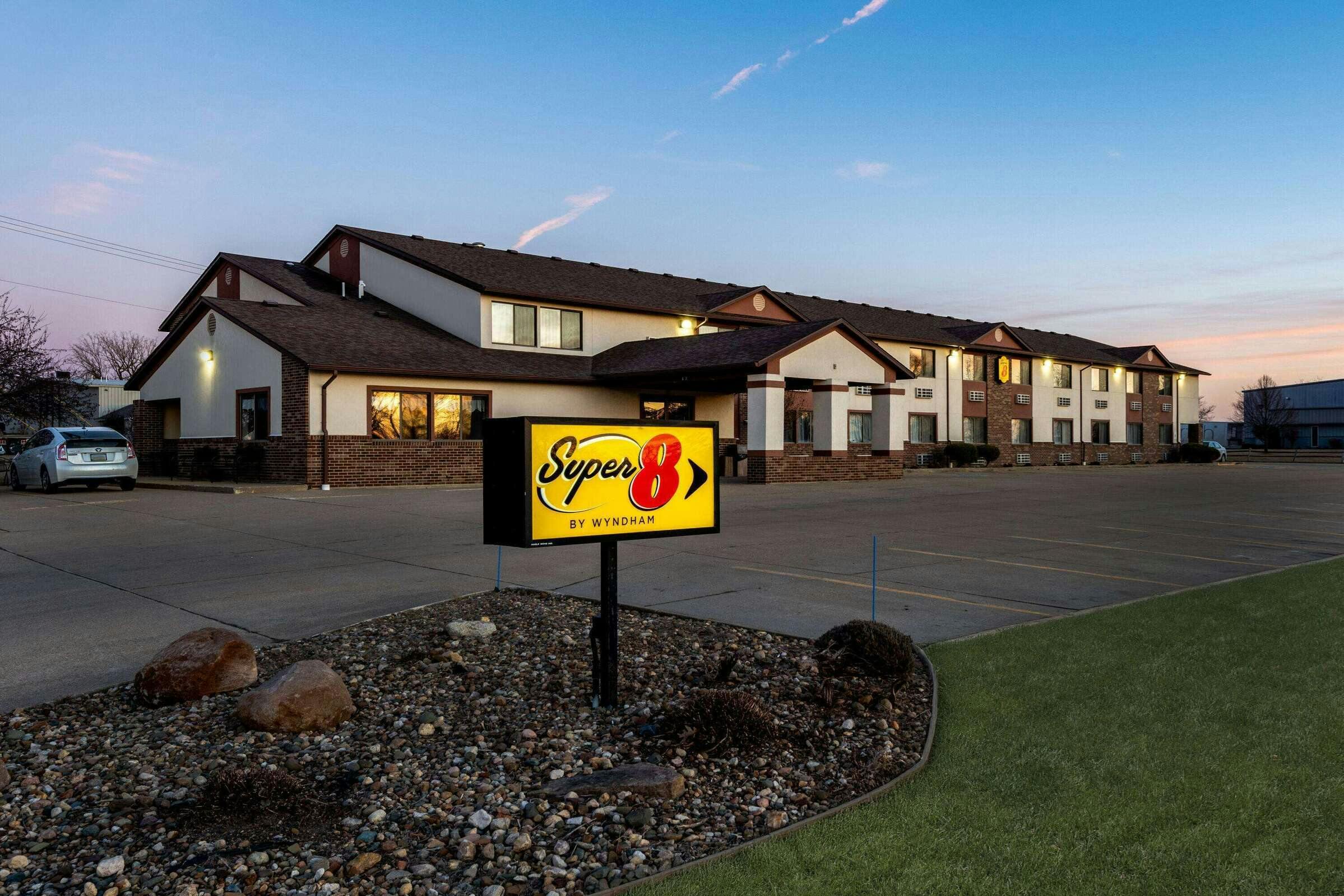 Hotel Super 8 by Wyndham Oelwein photo 4
