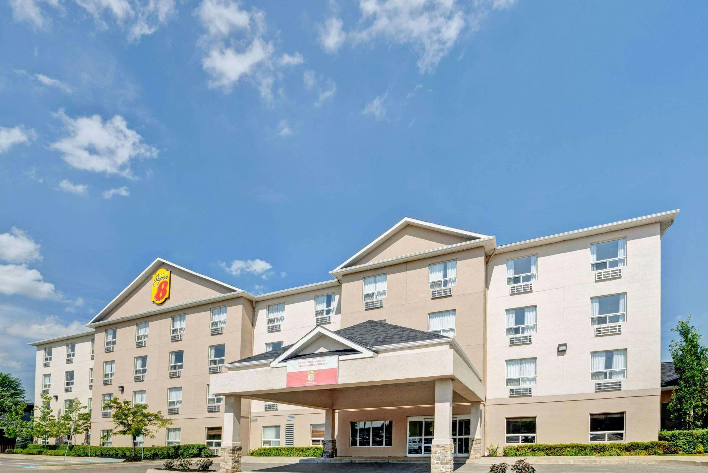 Super 8 Barrie South