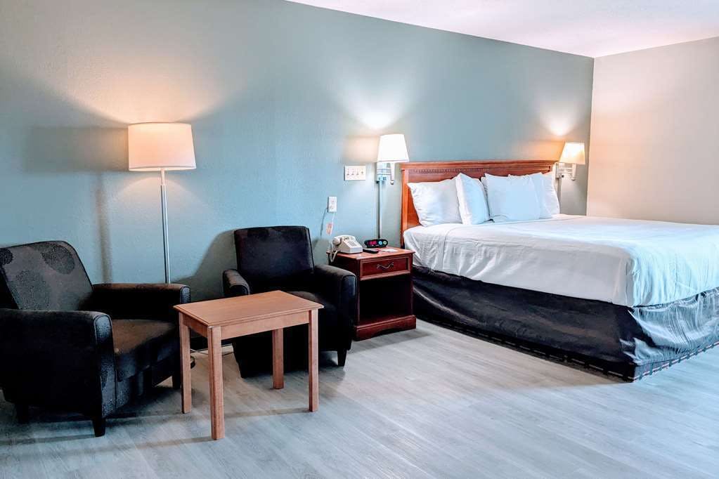 Hotel Baymont by Wyndham Lebanon IN photo 1