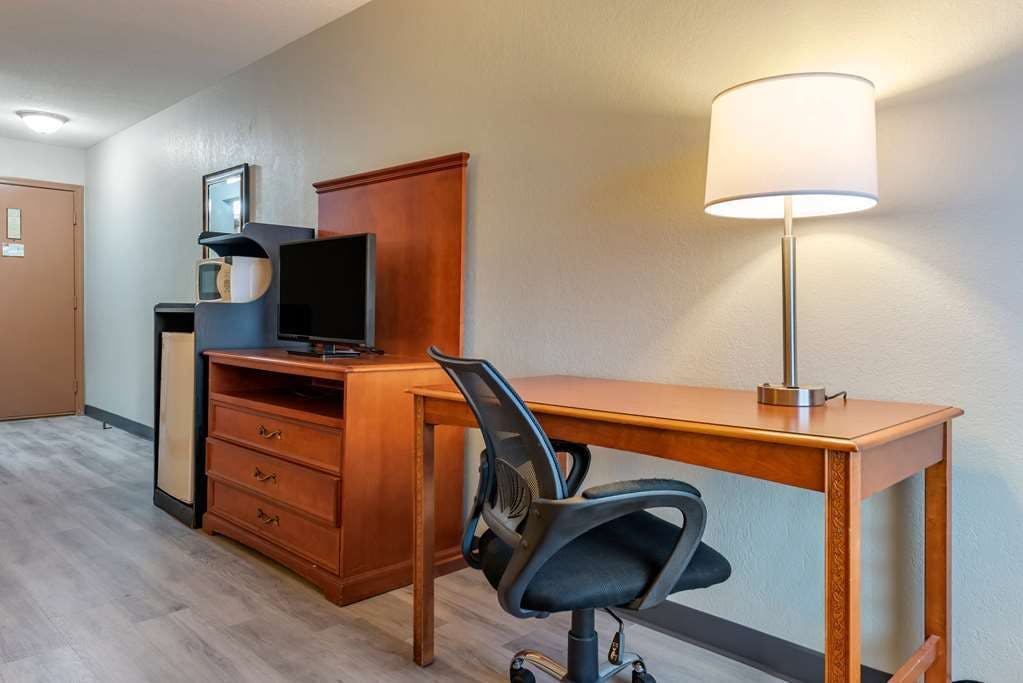 Hotel Baymont by Wyndham Lebanon IN photo 4