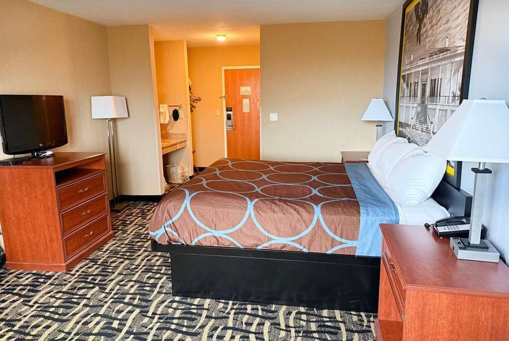 Hotel Super 8 by Wyndham Cozad photo 1