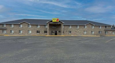 Super 8 by Wyndham Cozad