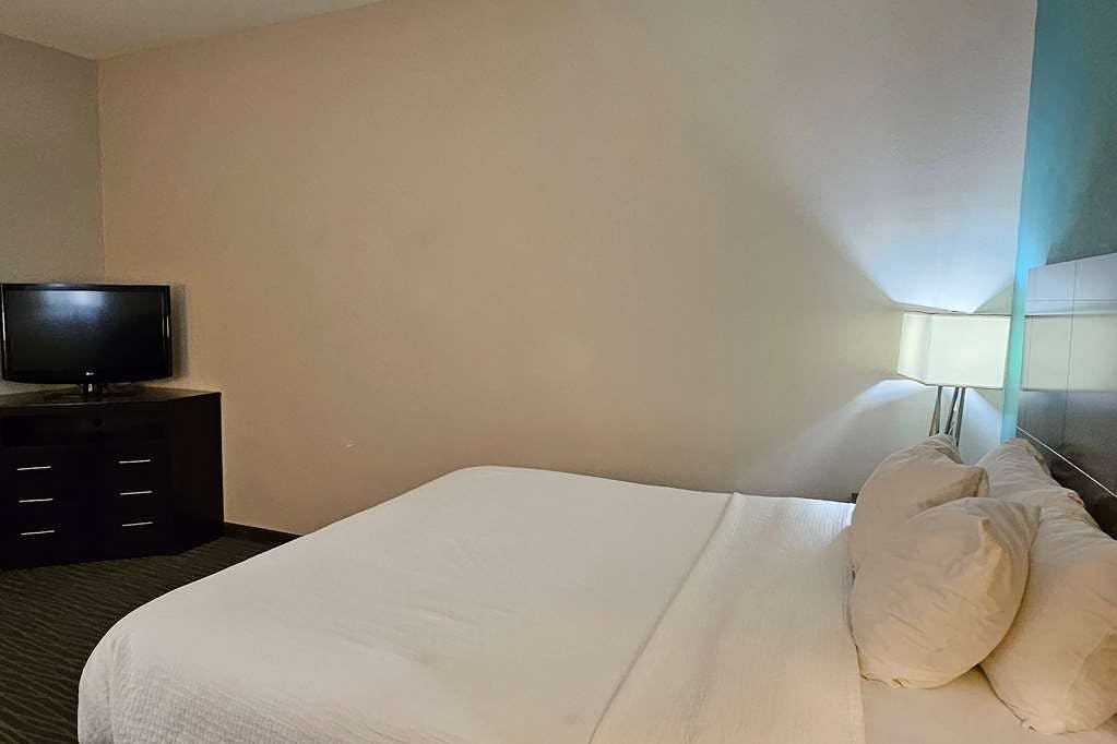 Hotel Ramada by Wyndham Burkburnett / Wichita Falls photo 1