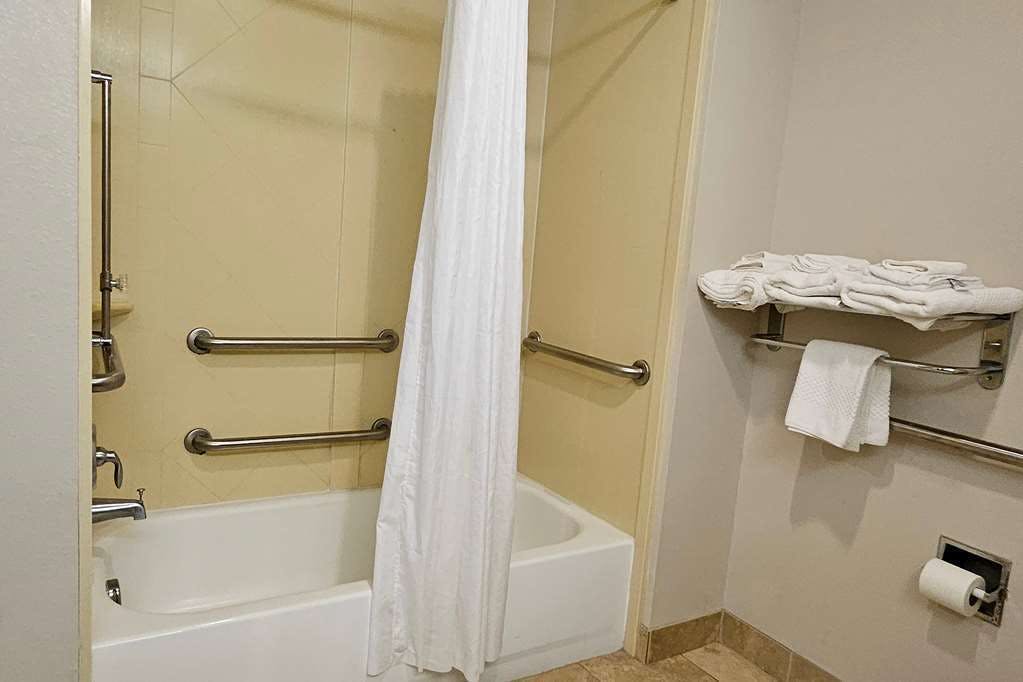 Hotel Ramada by Wyndham Burkburnett / Wichita Falls photo 4