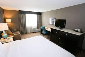 Hotel Wyndham Garden Westlake photo 4