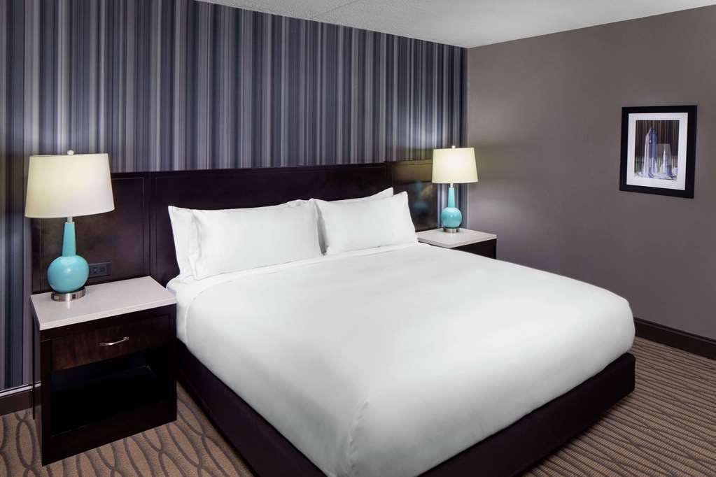 Hotel Wyndham Garden Westlake photo 2