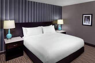Hotel Wyndham Garden Westlake photo 2