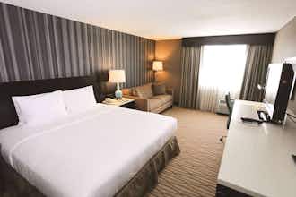 Hotel Wyndham Garden Westlake photo 3