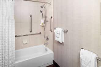 Hotel Wyndham Garden Westlake photo 5