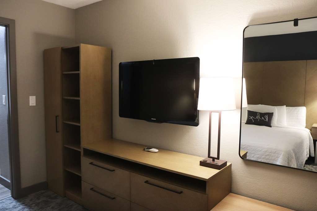 Hotel Eastland Suites Hotel & Conference Ctr, Trademark by Wyndham photo 2