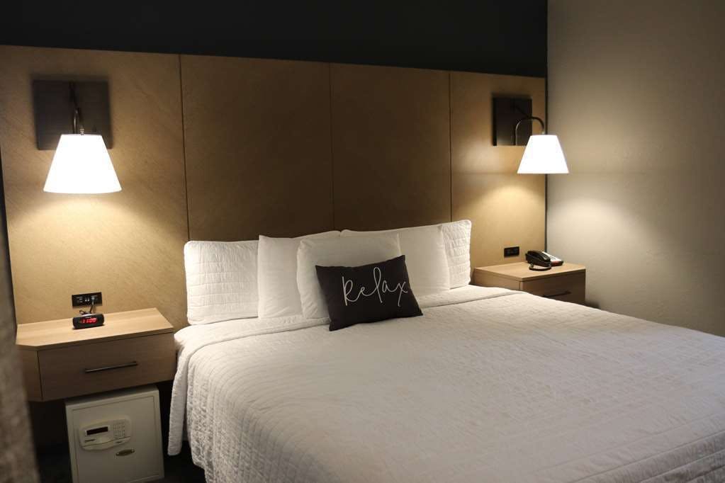 Hotel Eastland Suites Hotel & Conference Ctr, Trademark by Wyndham photo 4