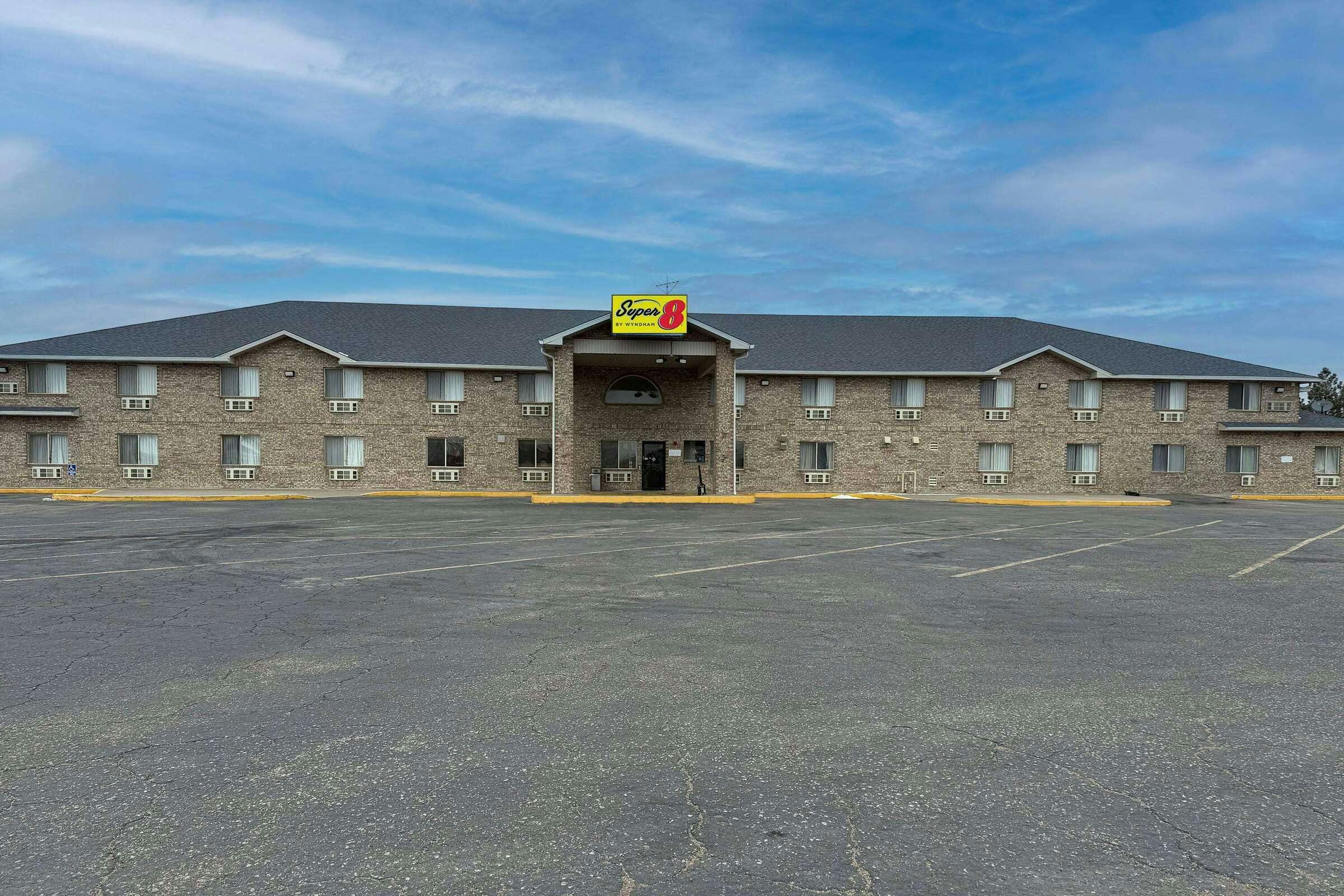 Super 8 by Wyndham Cozad