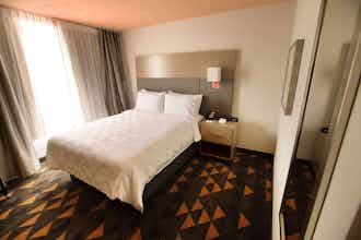 Hotel Wyndham Houston Hobby Airport photo 2