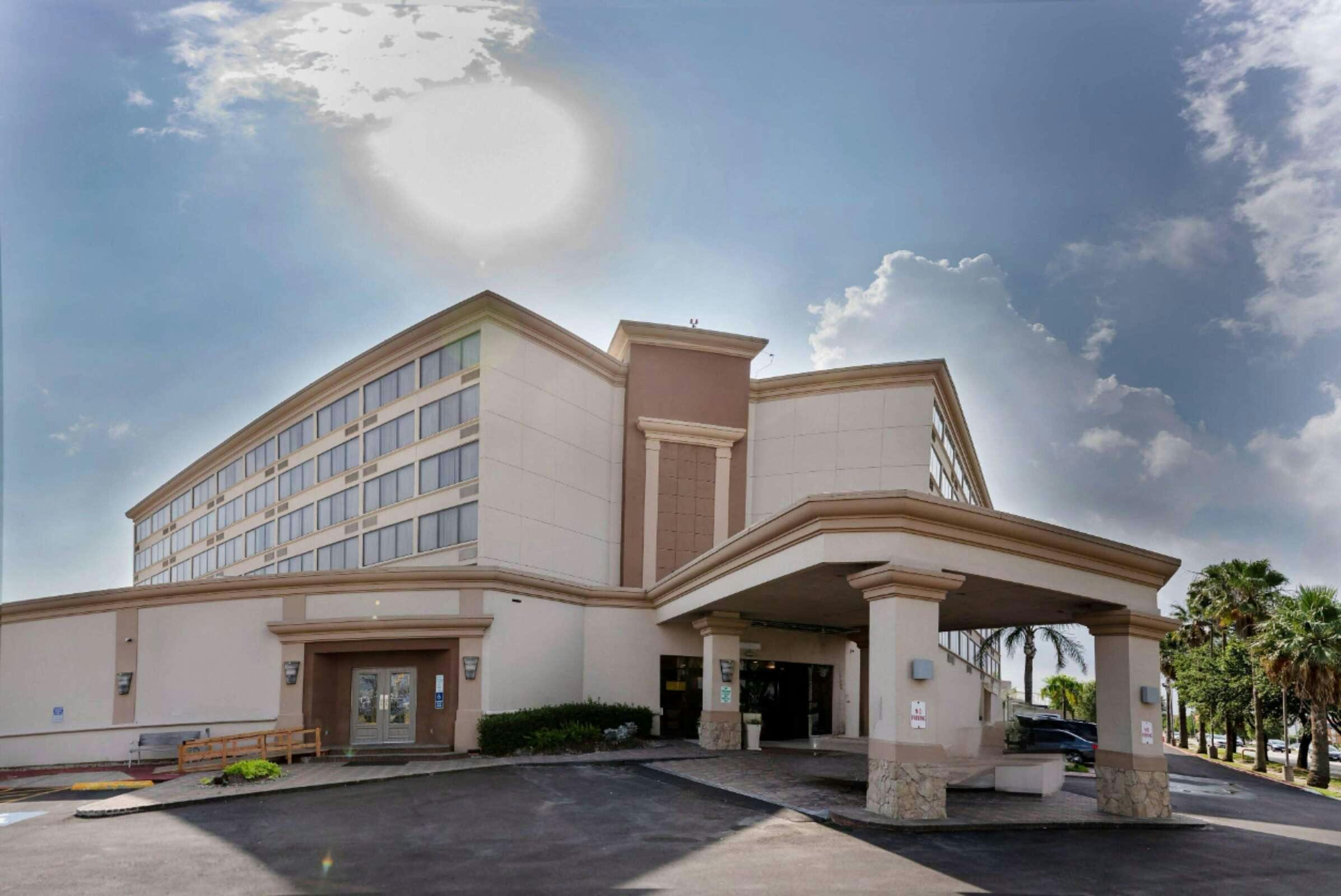 Wyndham Houston Hobby Airport