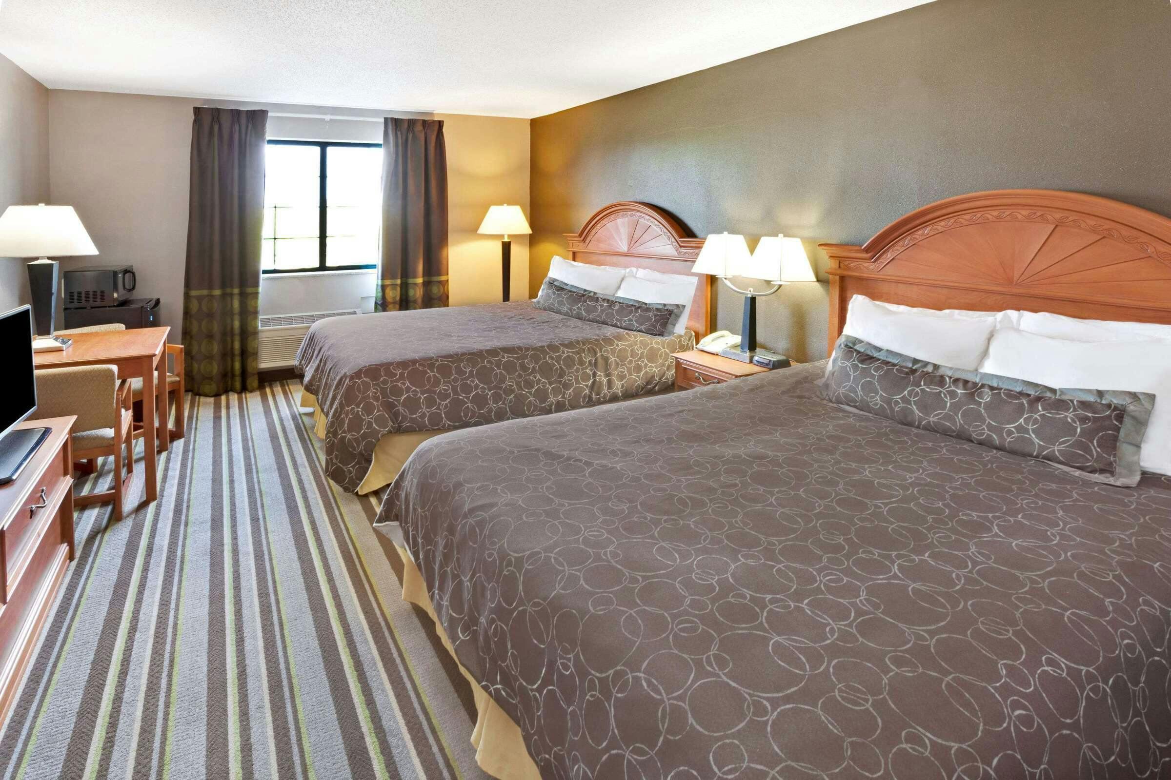 Hotel Super 8 by Wyndham South Bend photo 2