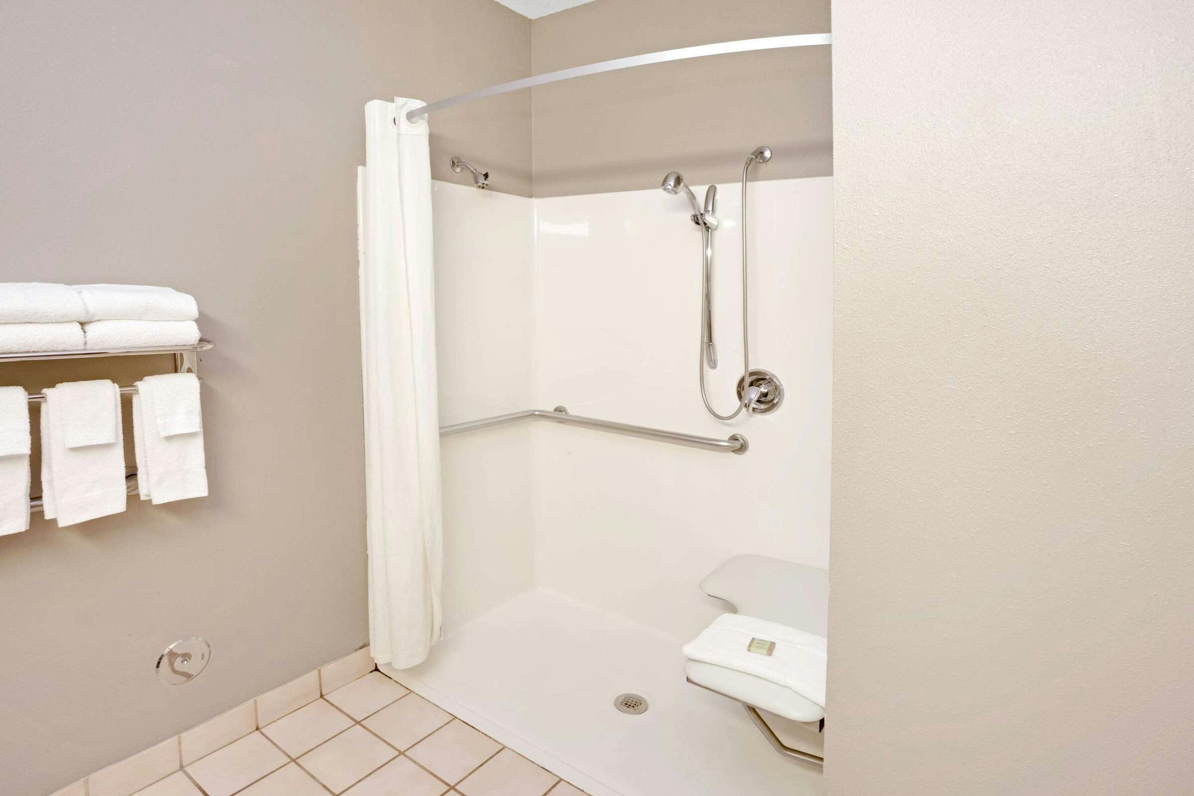 Hotel Super 8 by Wyndham South Bend photo 5