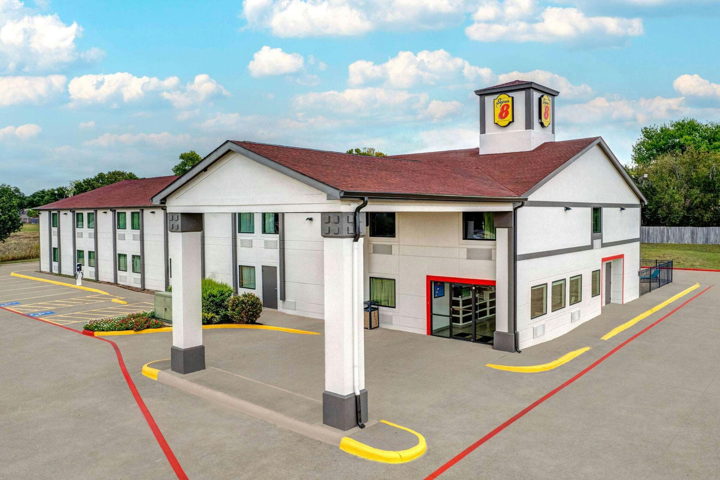 Super 8 Waxahachie TX