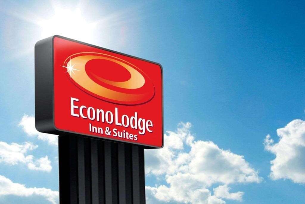 Hotel Econo Lodge Inn & Suites Yankton, SD photo 5