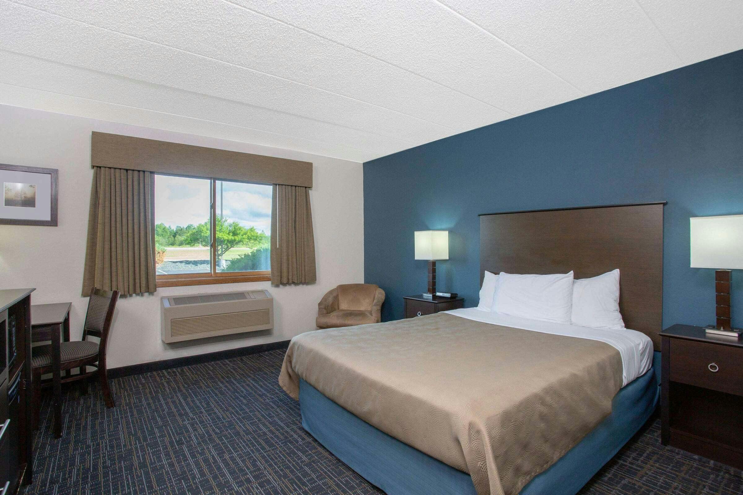 Hotel AmericInn Hayward photo 5
