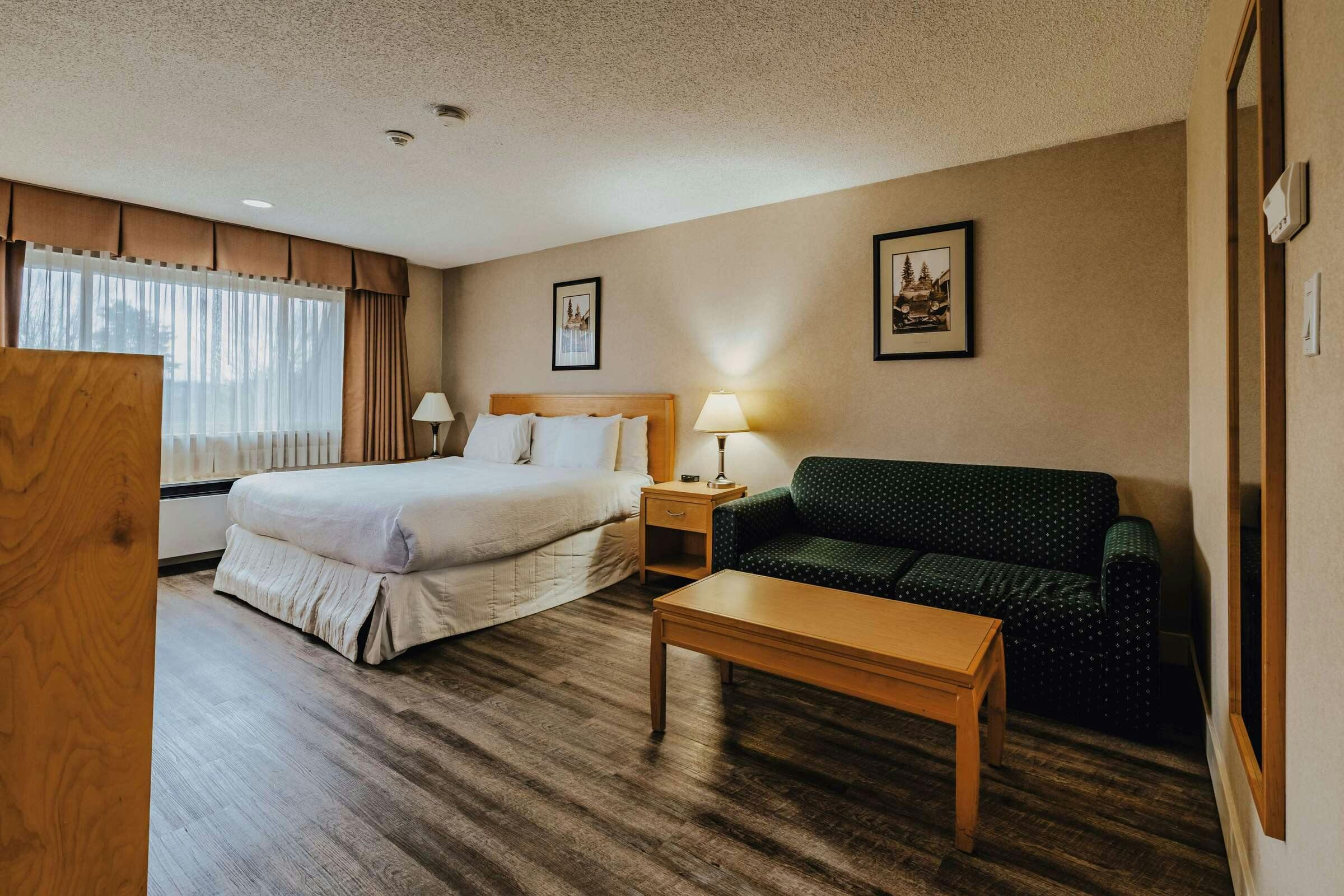 Hotel Sure Stay Plus By Best Western Coquitlam photo 3