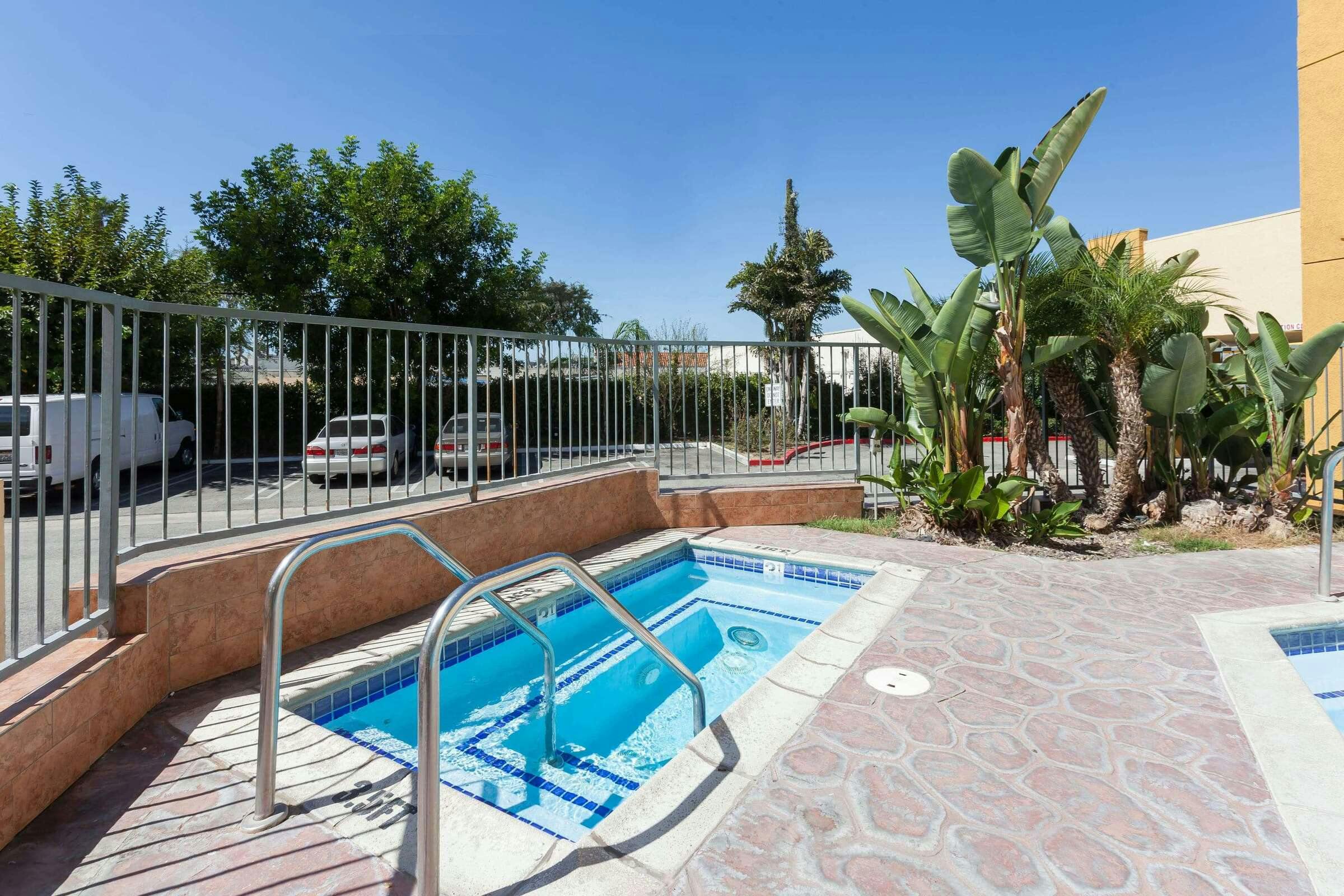 Hotel Ramada Plaza GardenGrovAnaheim photo 3