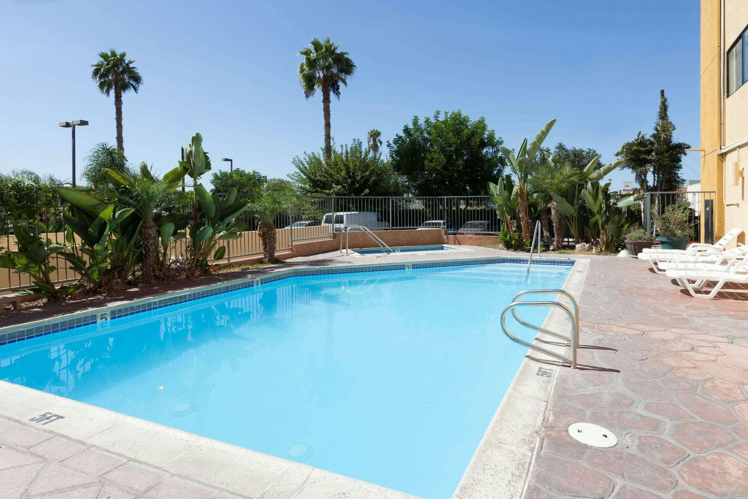 Hotel Ramada Plaza GardenGrovAnaheim photo 4