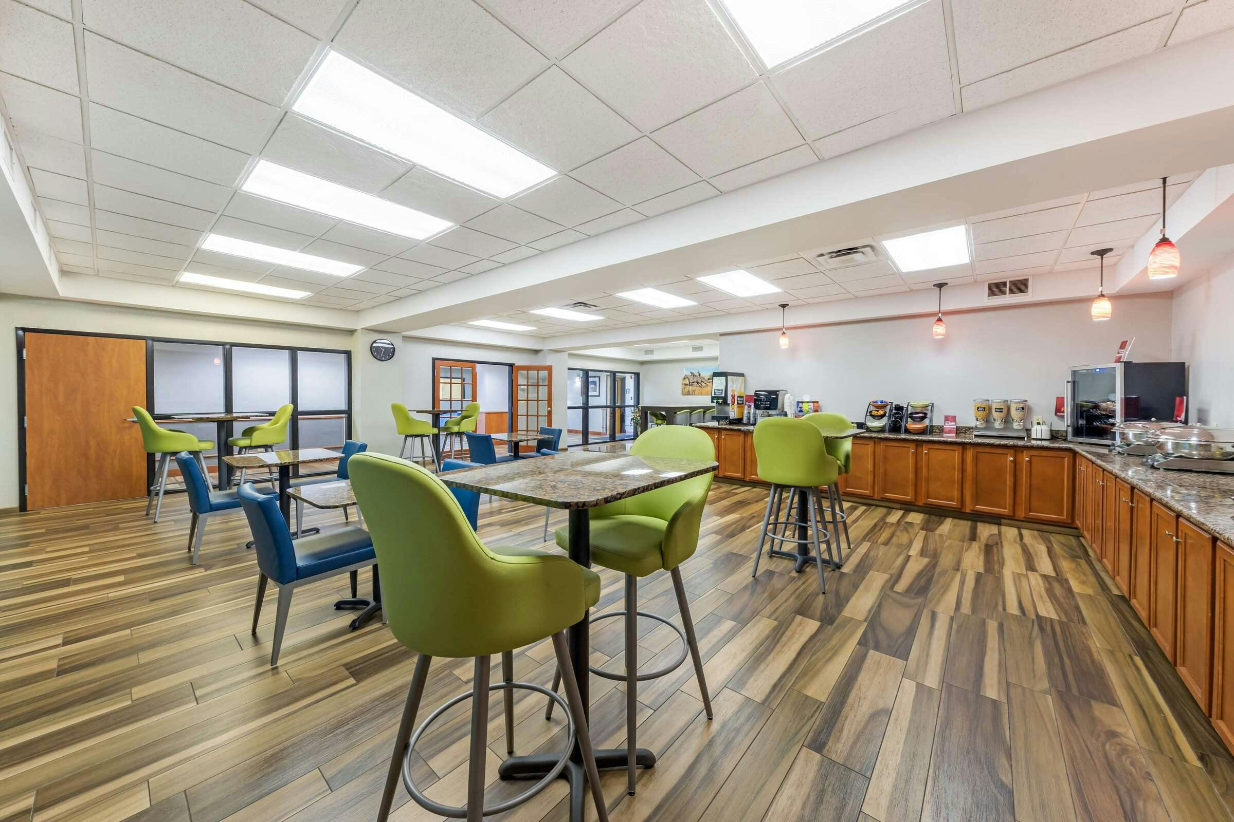 Hotel Best Western Plus Midwest City Inn & Suites photo 3