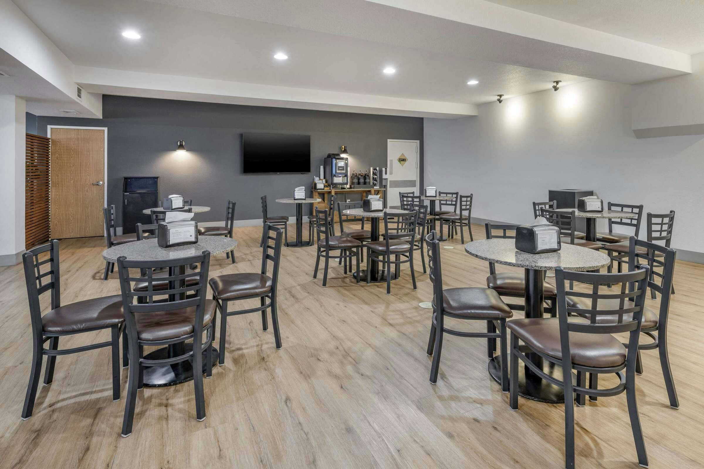 Hotel Best Western Plus Peppertree Airport Inn photo 1