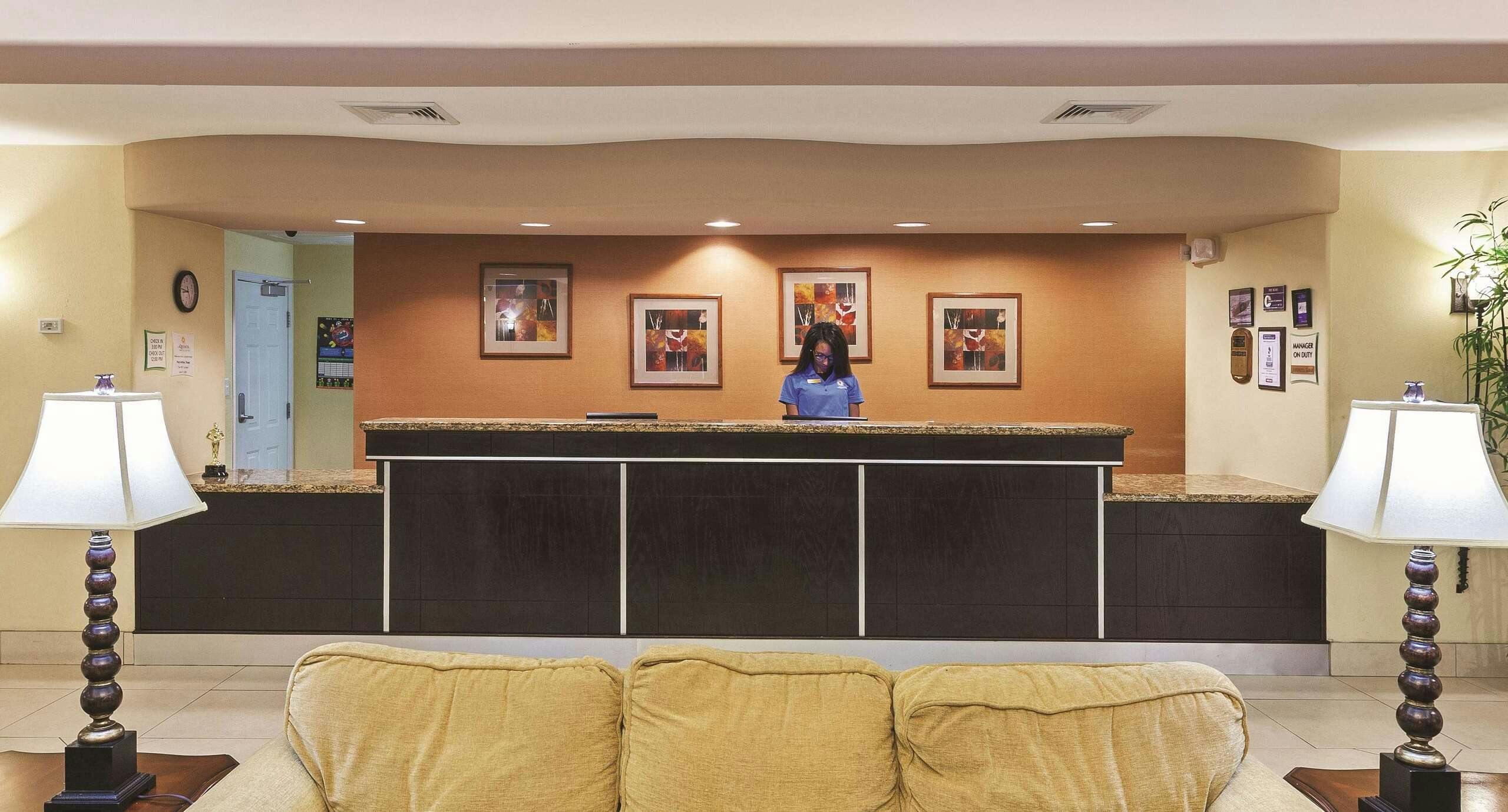 Hotel La Quinta Inn & Suites by Wyndham Port Arthur photo 1