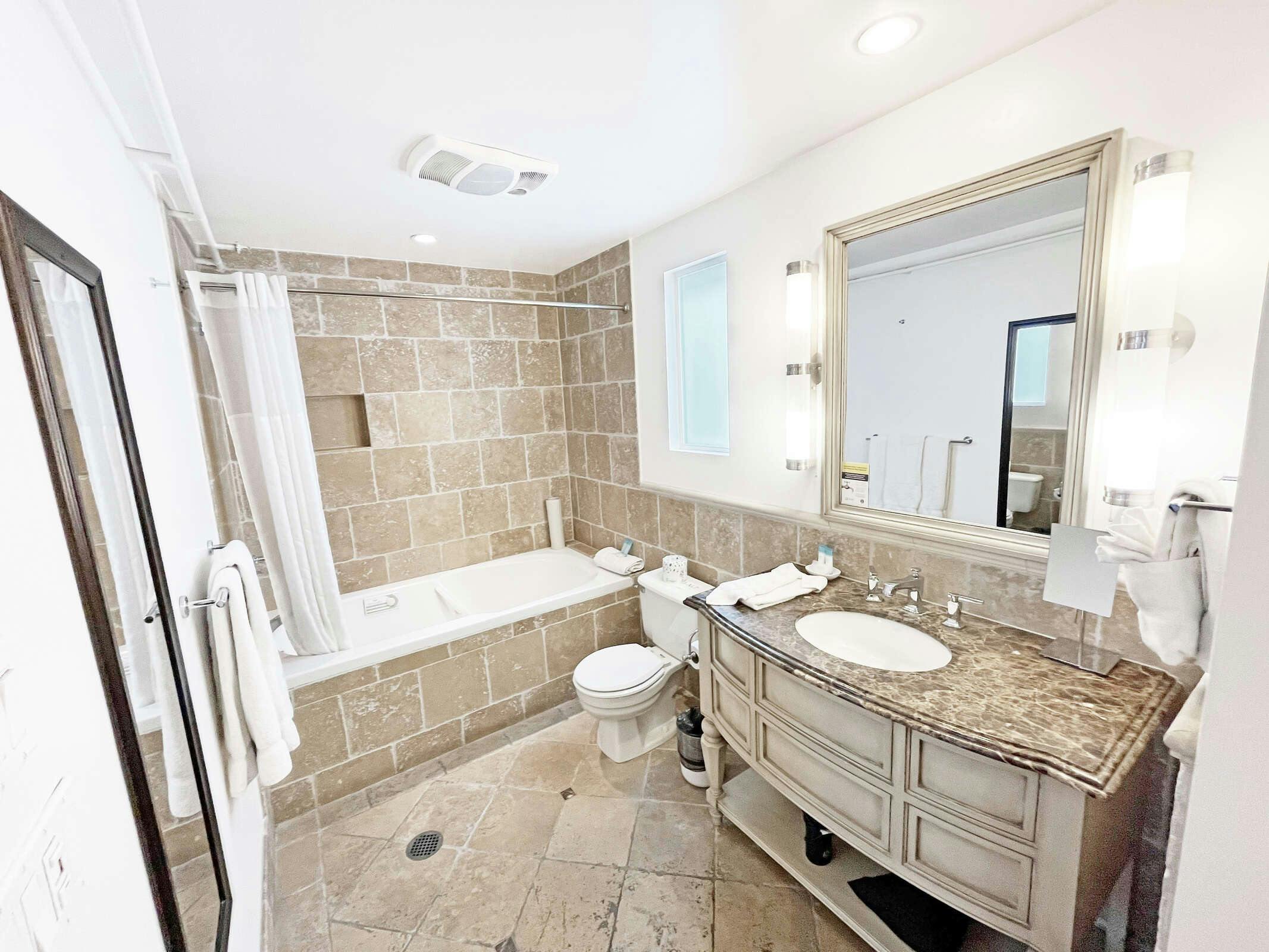 Hotel Catalina Courtyard Suites photo 2